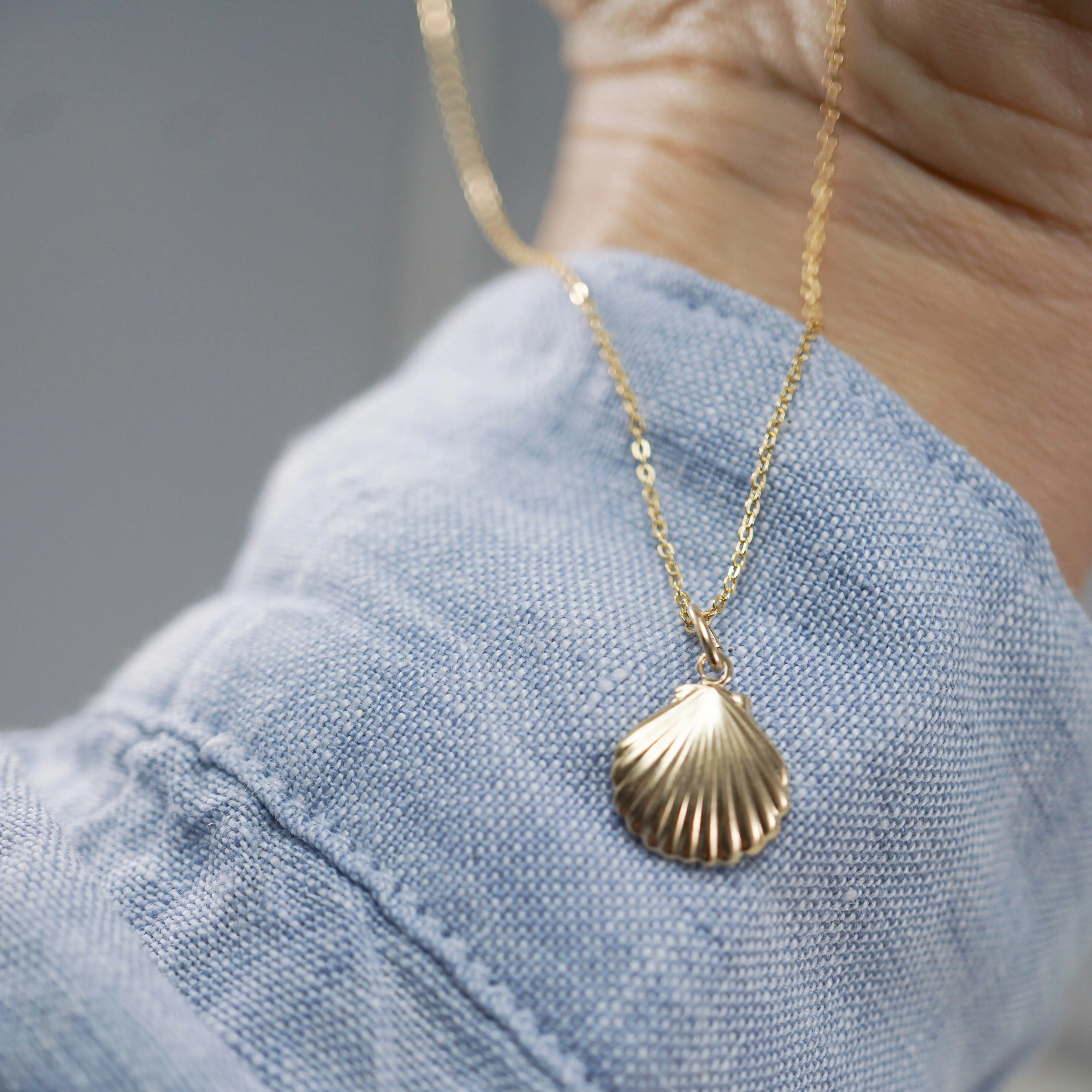 14kt Shell Charm