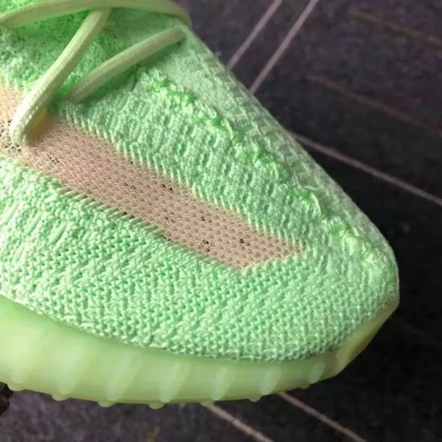 Adidas yeezy boost 350 v2 glow in the dark