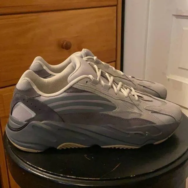 Adidas yeezy boost 700 v2 tephra size 11