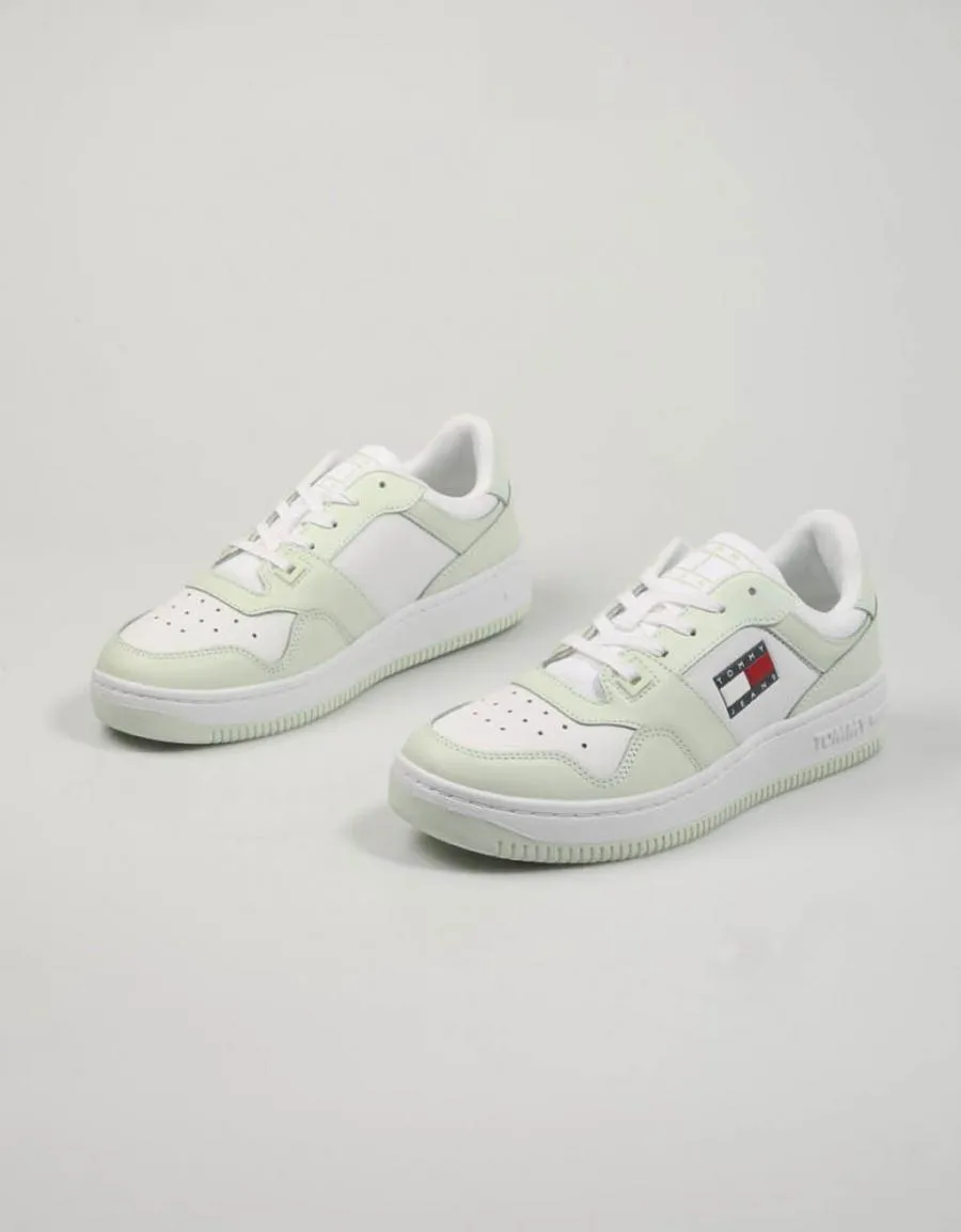  baskets TOMMY HILFIGER Tommy en Blanc 81459