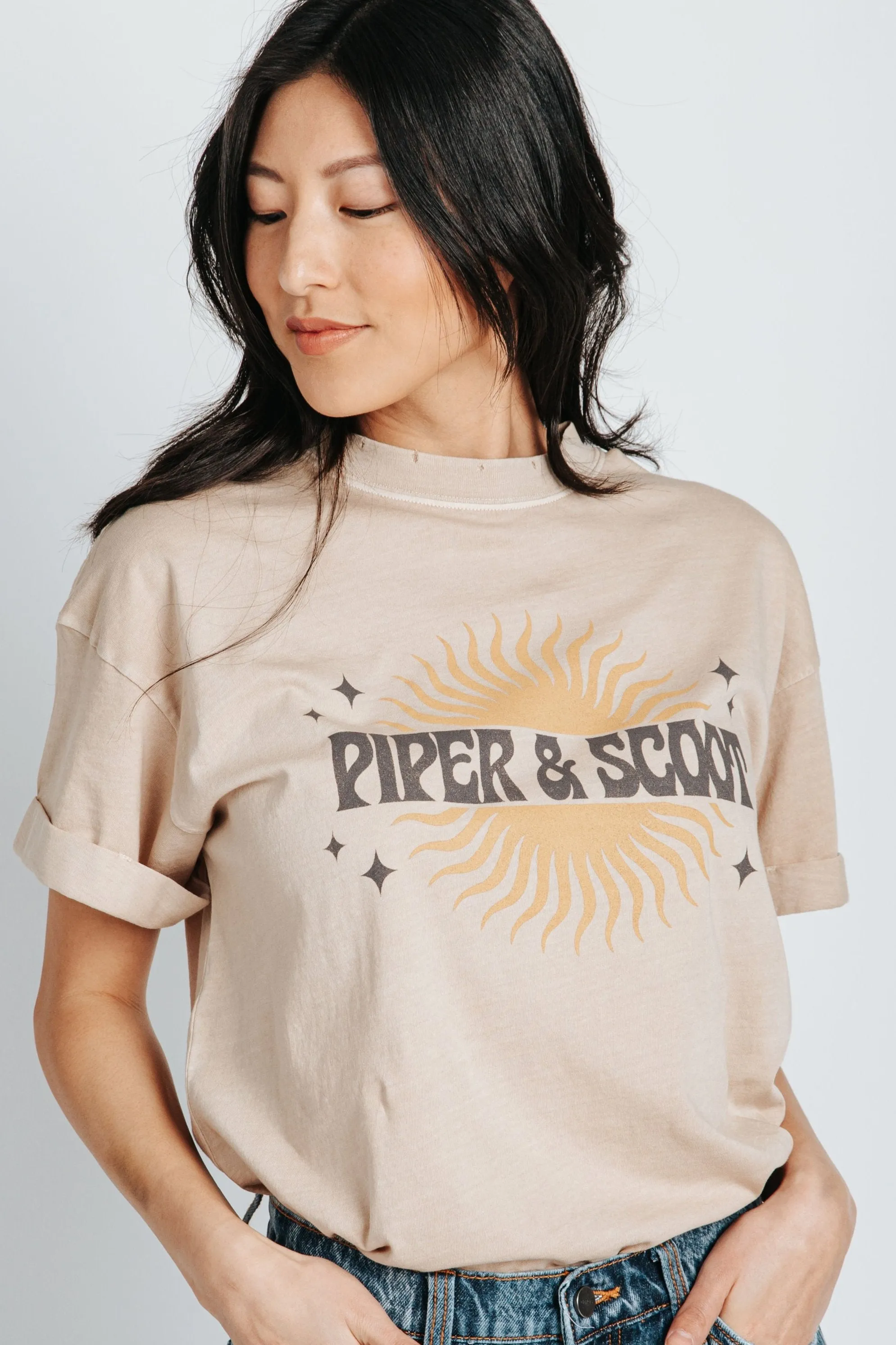 Piper & Scoot: Sun Graphic Tee in Sand