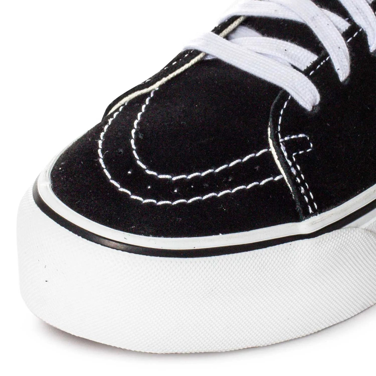 skateboarding shoes with high taper and stacked form