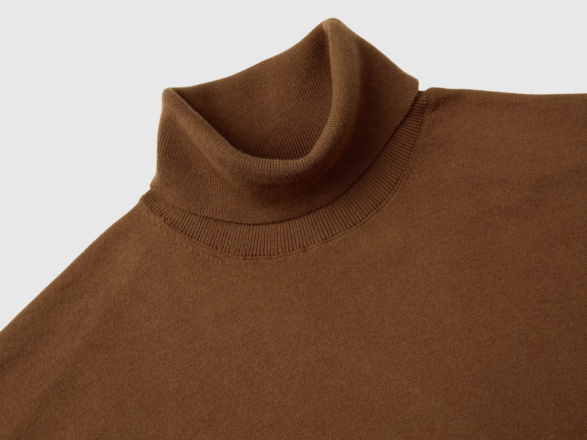 Turtleneck in lightweight cotton blend - Brown | Benetton