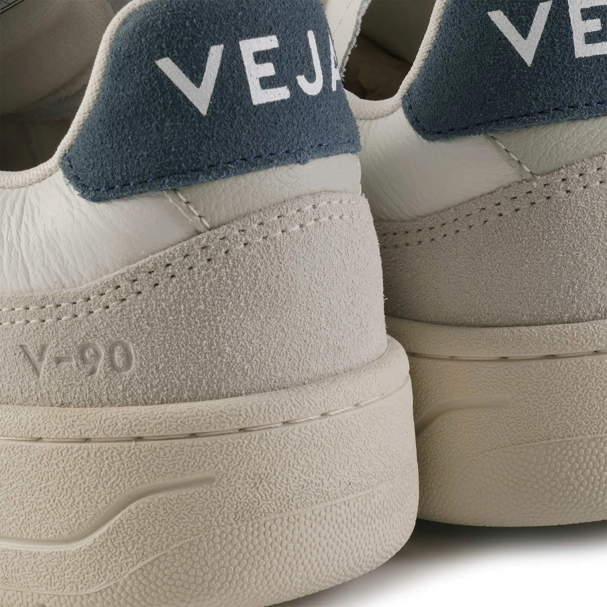 VEJA V-90 O.T Leather - Extra White California 